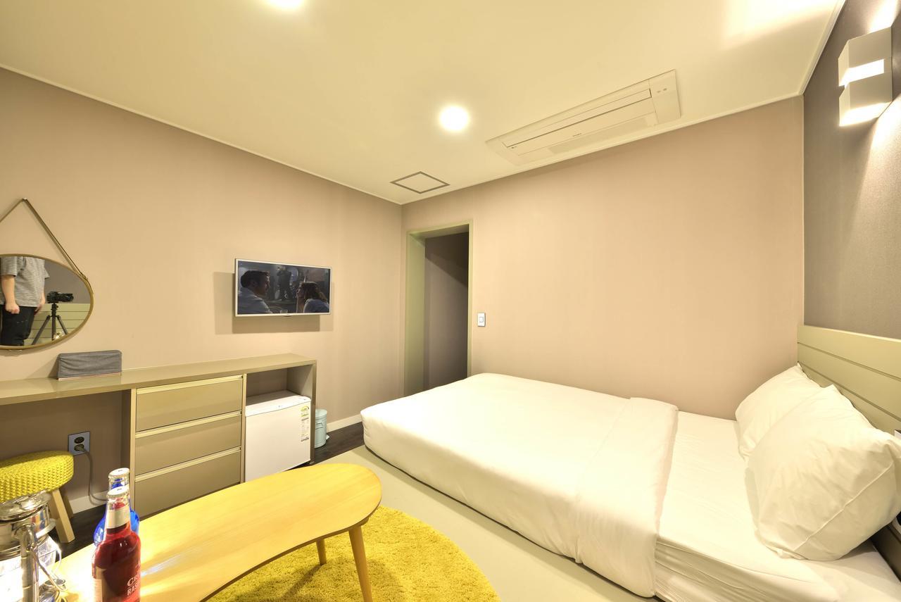With U Hotel & Guesthouse Sokcho Exteriör bild