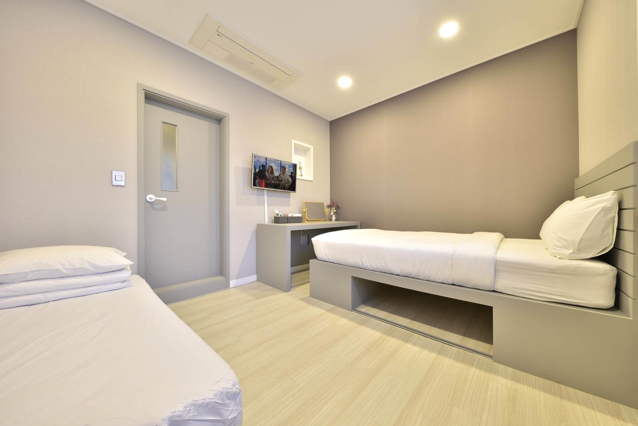 With U Hotel & Guesthouse Sokcho Exteriör bild