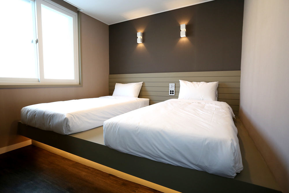 With U Hotel & Guesthouse Sokcho Exteriör bild